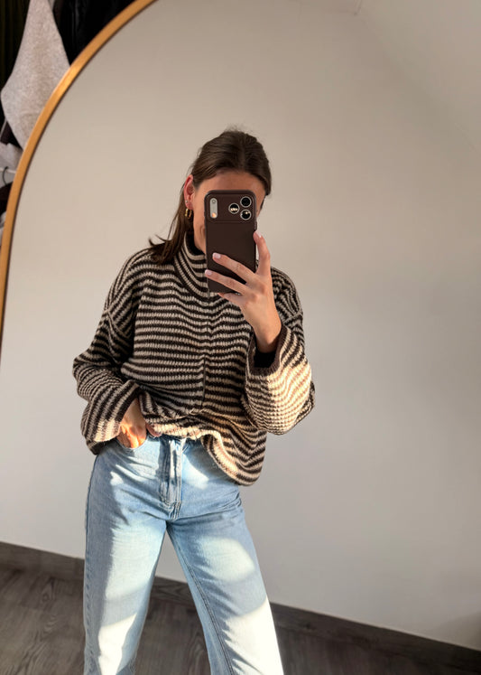 Nora | brown sweater