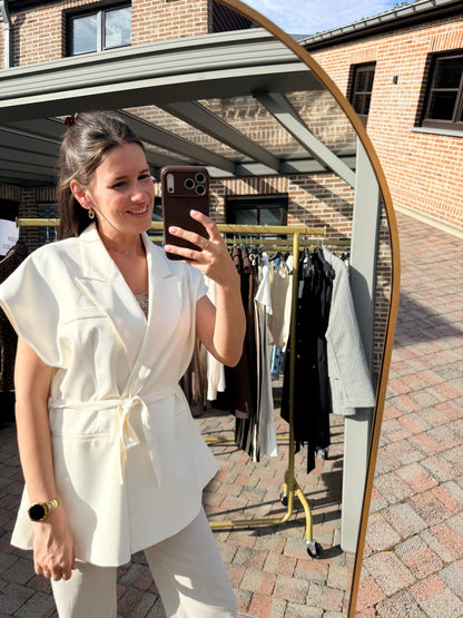 Livia | sleeveless blazer ecru
