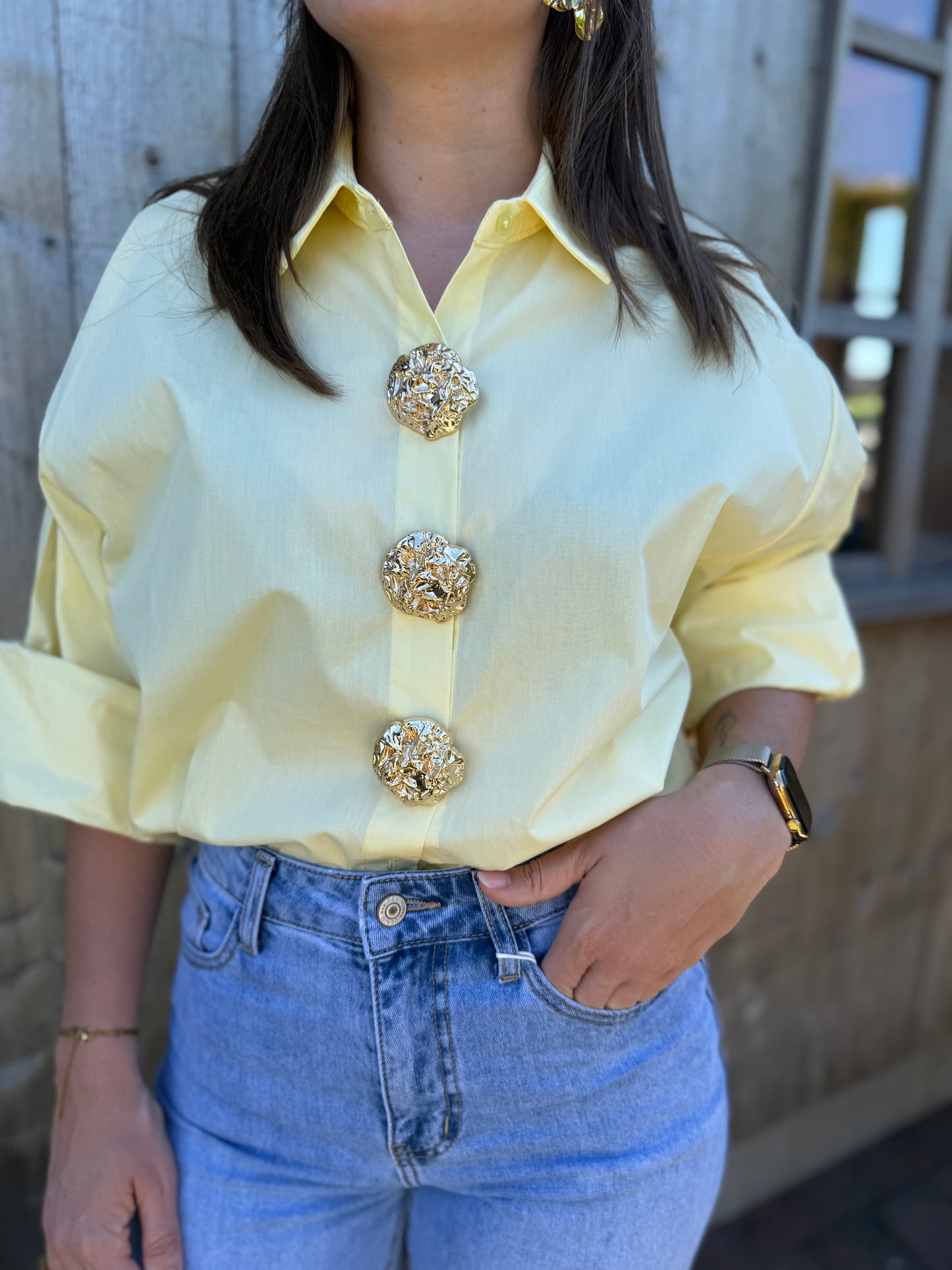 Ines | yellow shirt
