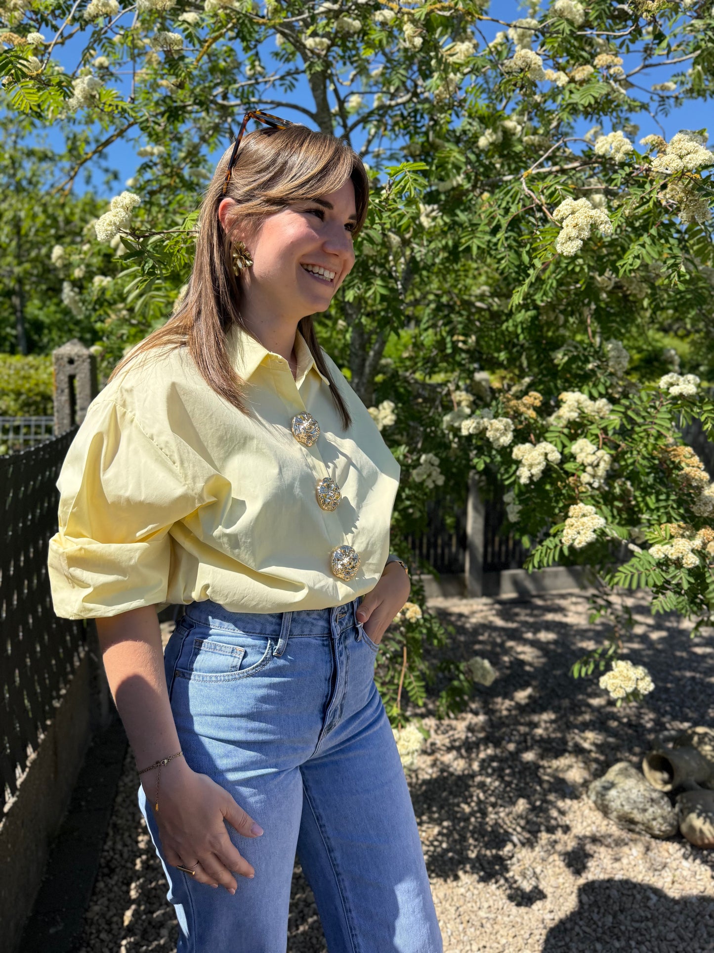 Ines | yellow shirt