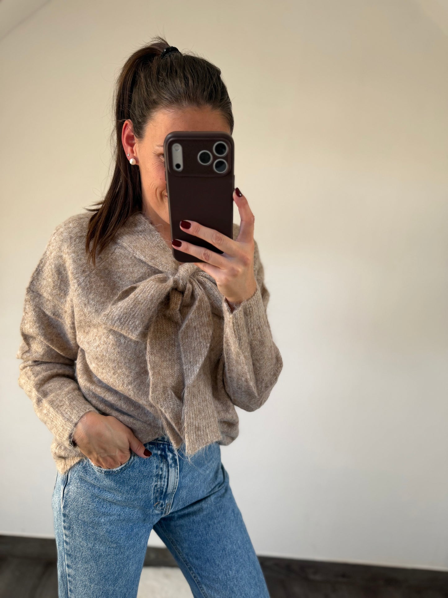 Octan | taupe sweater with bow